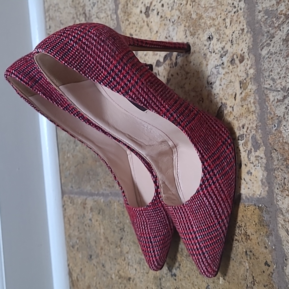 WOMENS RED PLAID ALBERTO ZAGO ITALIAN HEELS PUMPS SIZE 38 (8)
